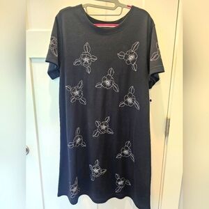 Mark Fore & Strike Black Embroidered T-Shirt Dress – Medium Floral Short Sleeve